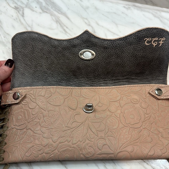 Leather wristlet / clutch - Picture 5 of 7